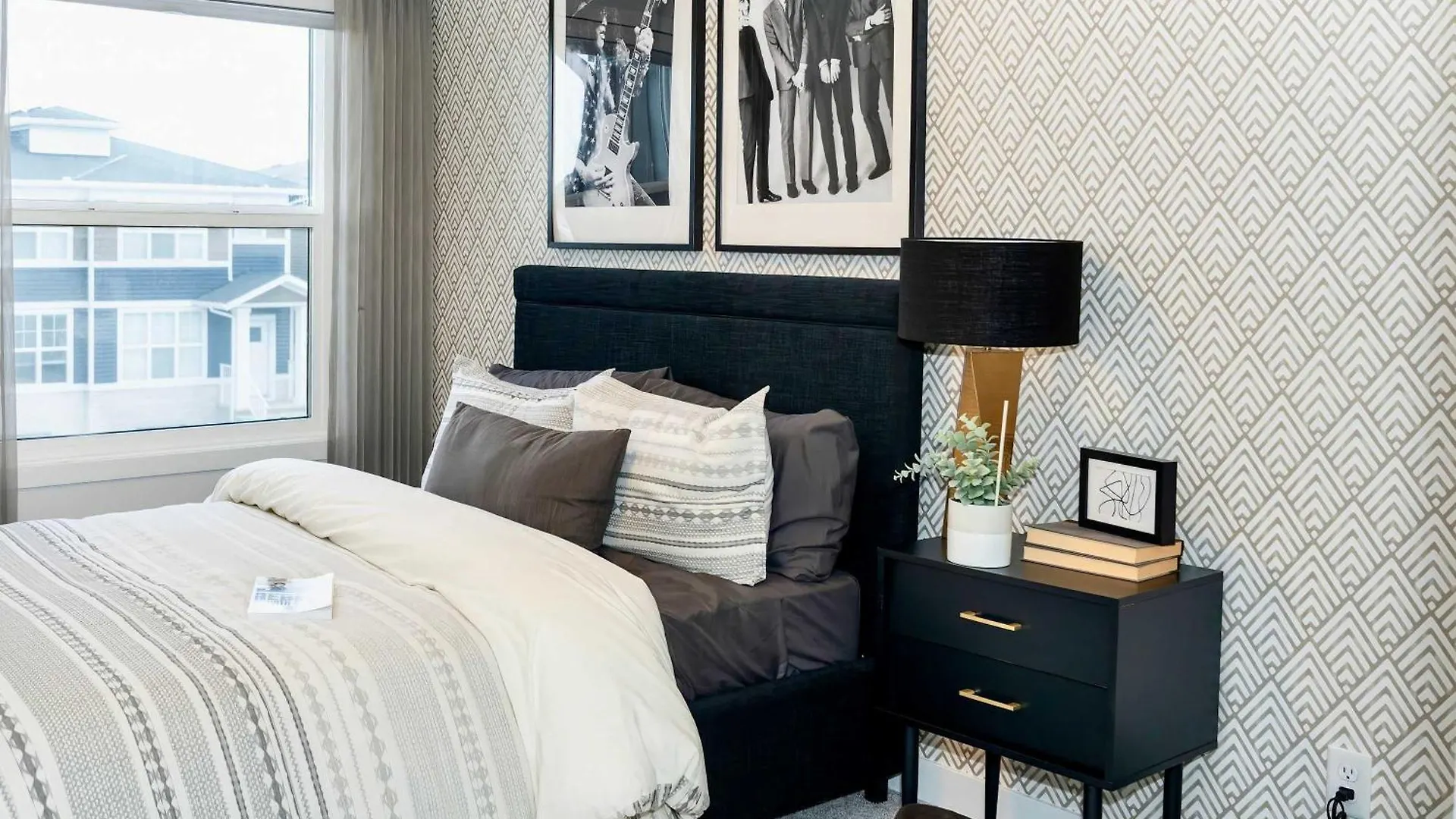 Strawberry Fields 4Bd Family Movie Room Office Calgary